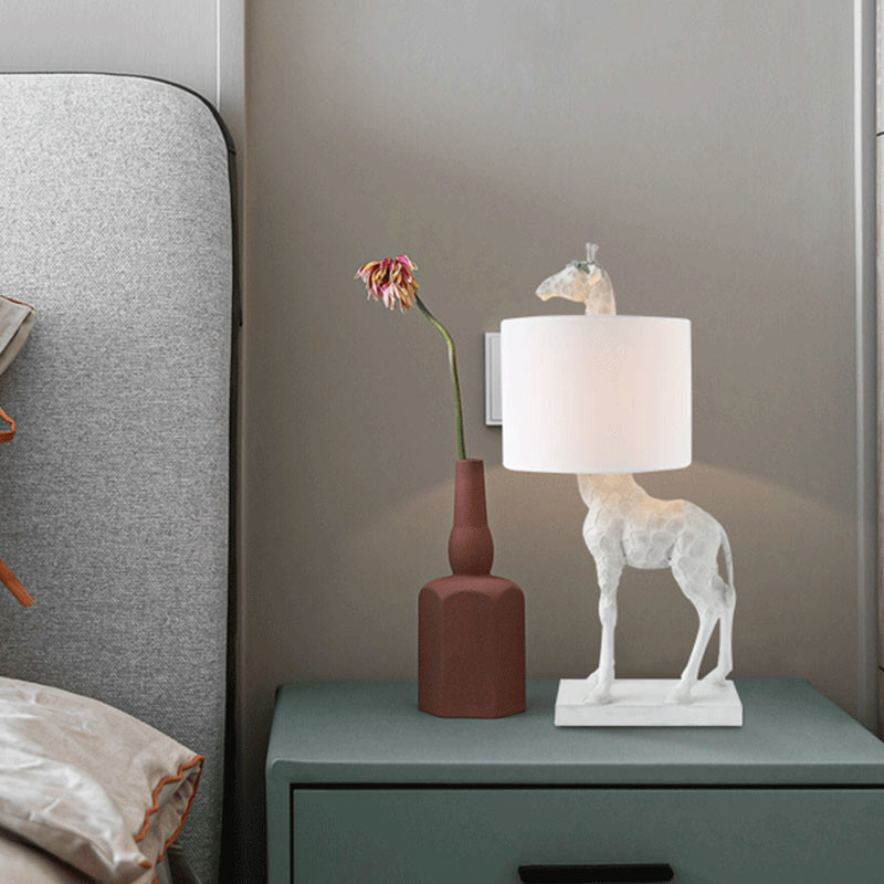 Resin Giraffe Creative Table Lamps for Chirldren's Bedroom Study table Light(WH-MTB-268)