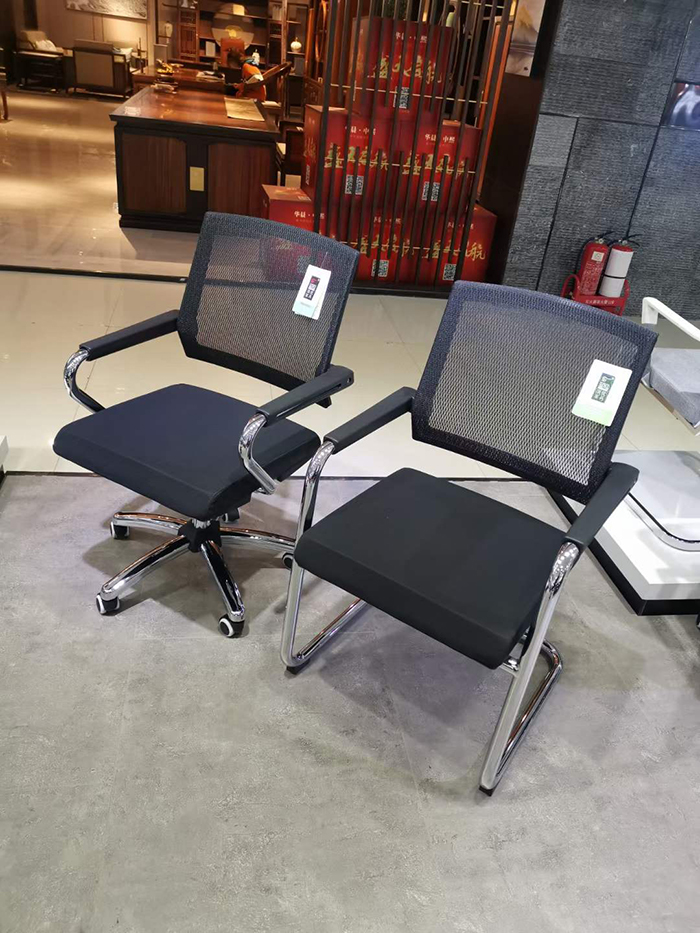 Adjustable Swivel Blue Mesh Office Chair for Modern Design Style and Comfortable Seating