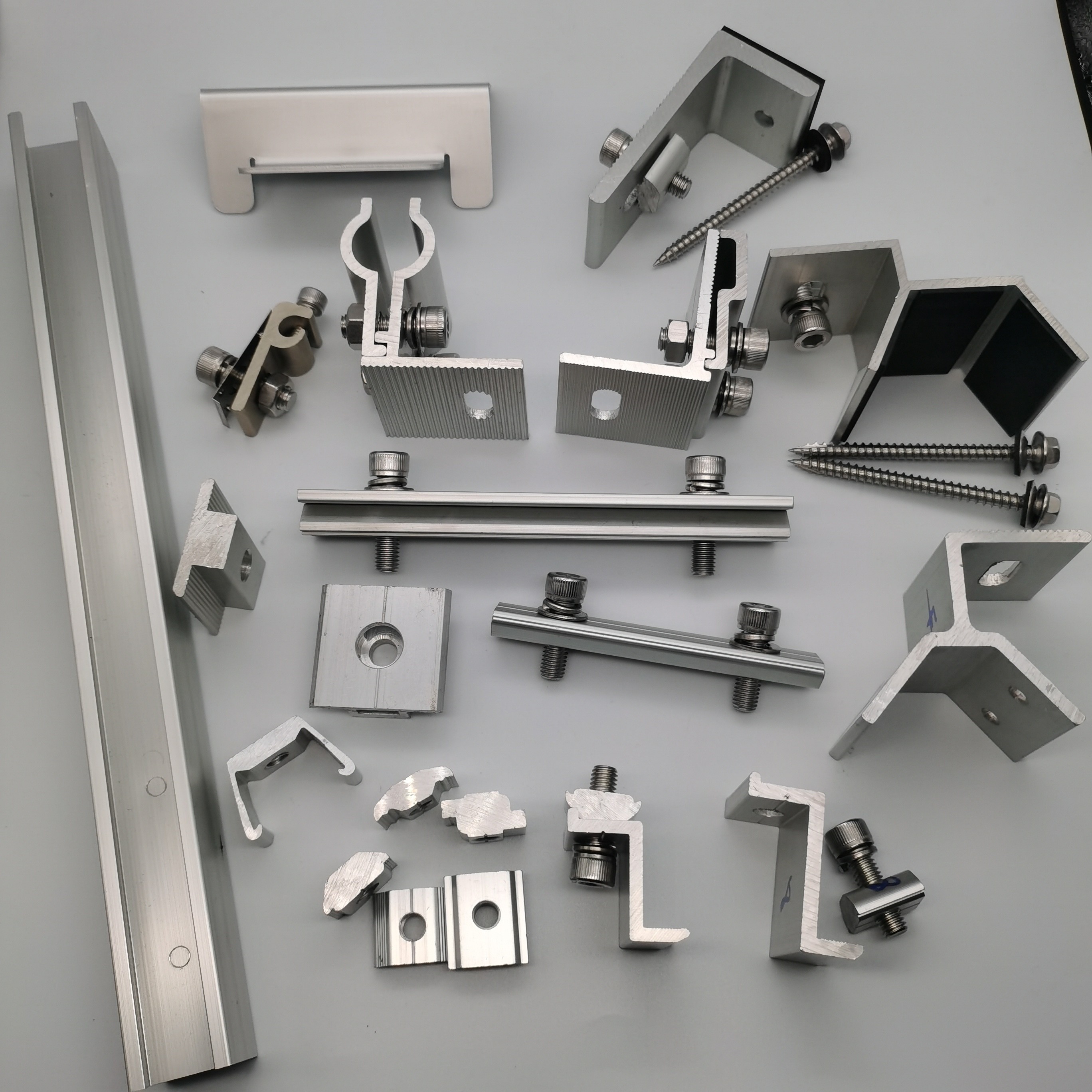 Aluminum Frame Solar Panel Rail Clamps for Modern Apartment PV Mounting System