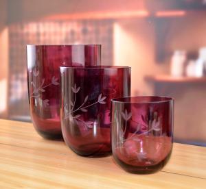 China Customize Color U Shape Hand Cutting Decorative Glass Vase wholesale