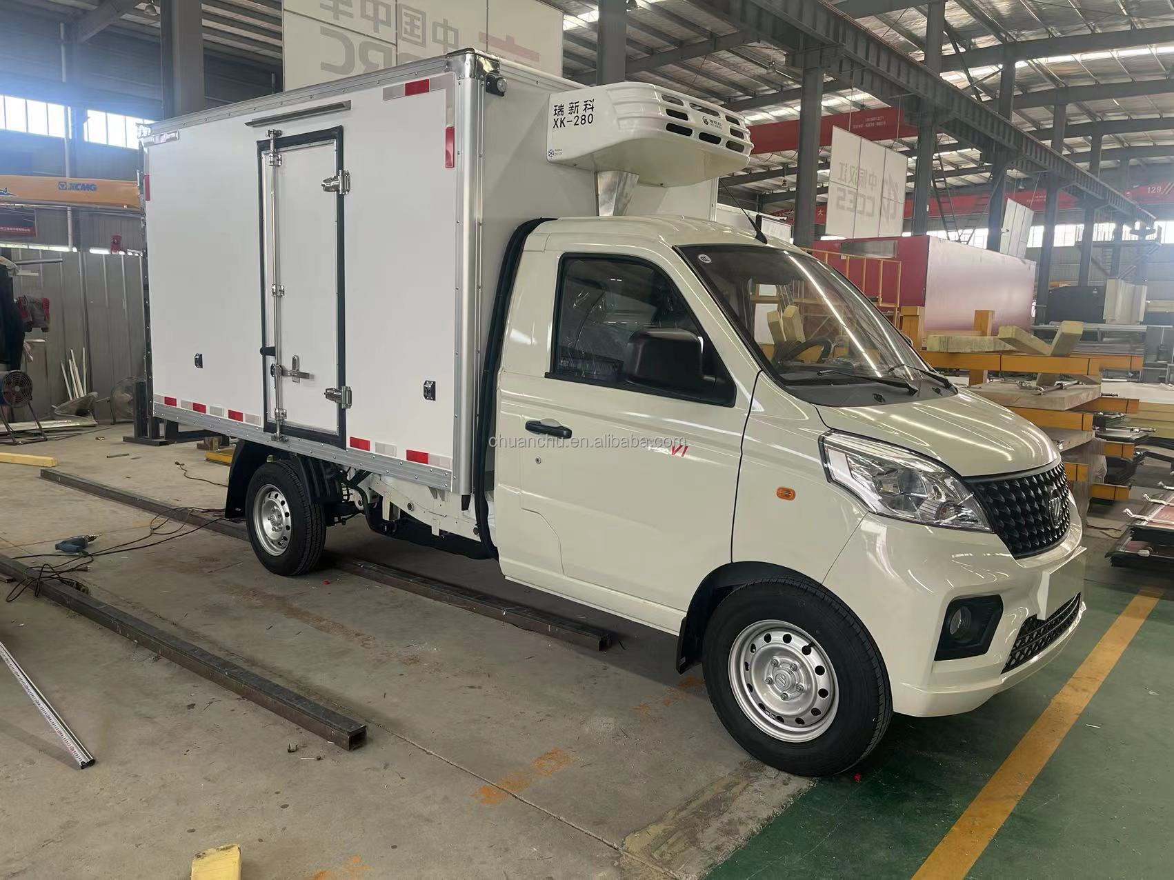 1-10T Load Capacity ≤5T Gross Vehicle Weight Mini Car-Style Refrigerated Truck Gasoline Version Small Portable Refrigerator Vehicle