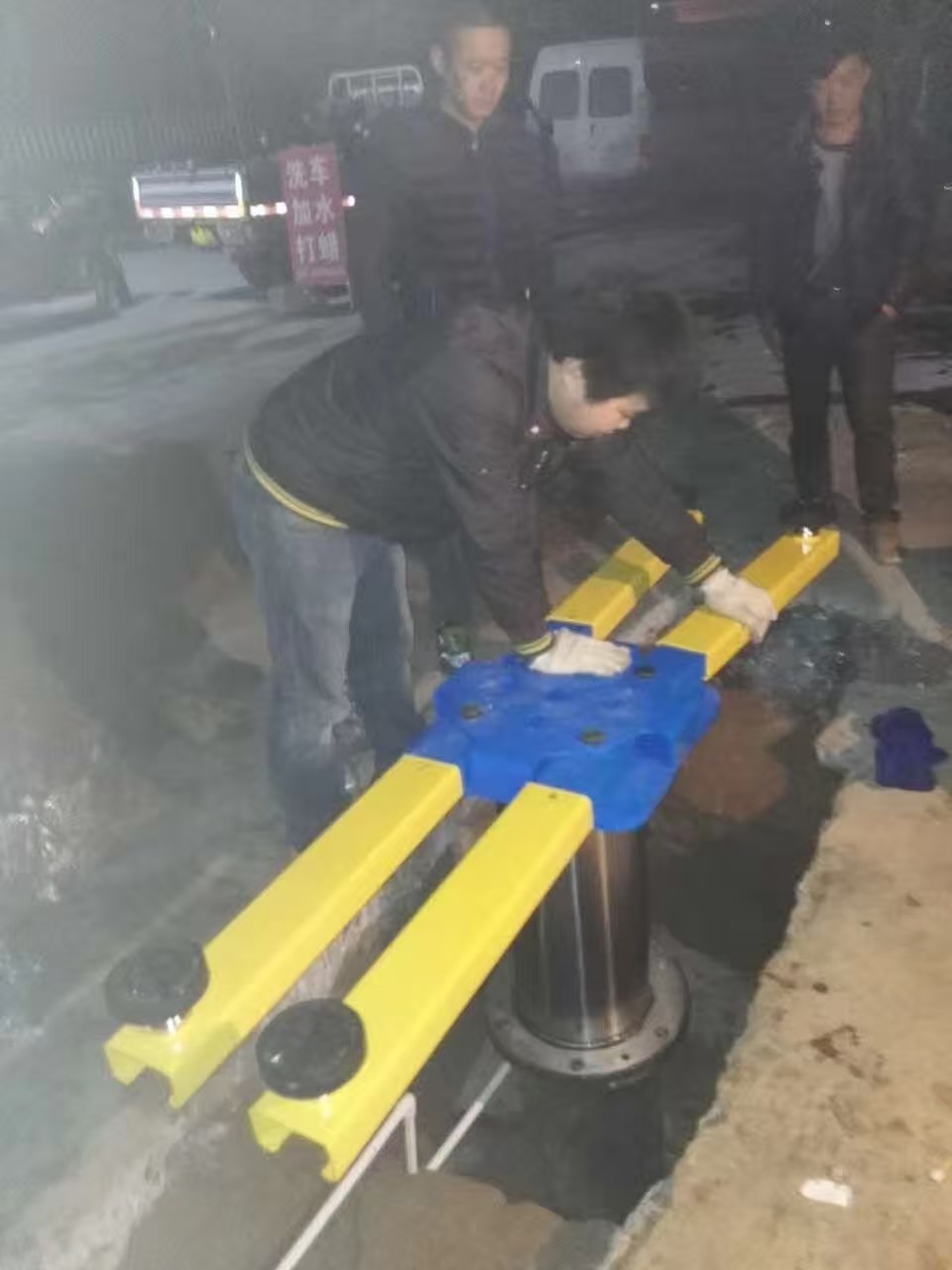 Hydraulic Driven Single Post Lift With 8800bs/4000kg Load Capacity T-400X