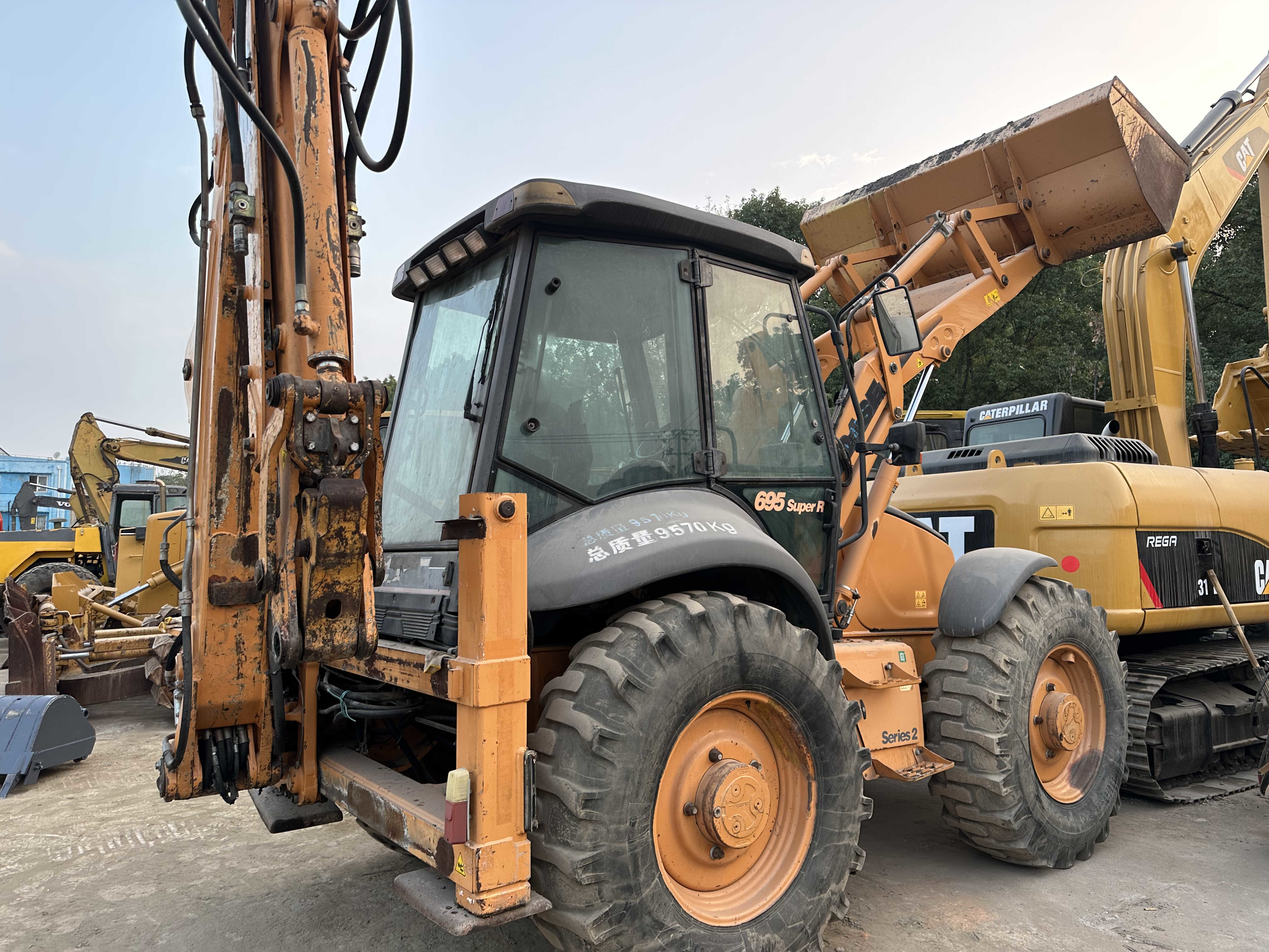 CASE 695SR Used Backhoe Loader Rugged Construction 4 Wheel Backhoe Loader