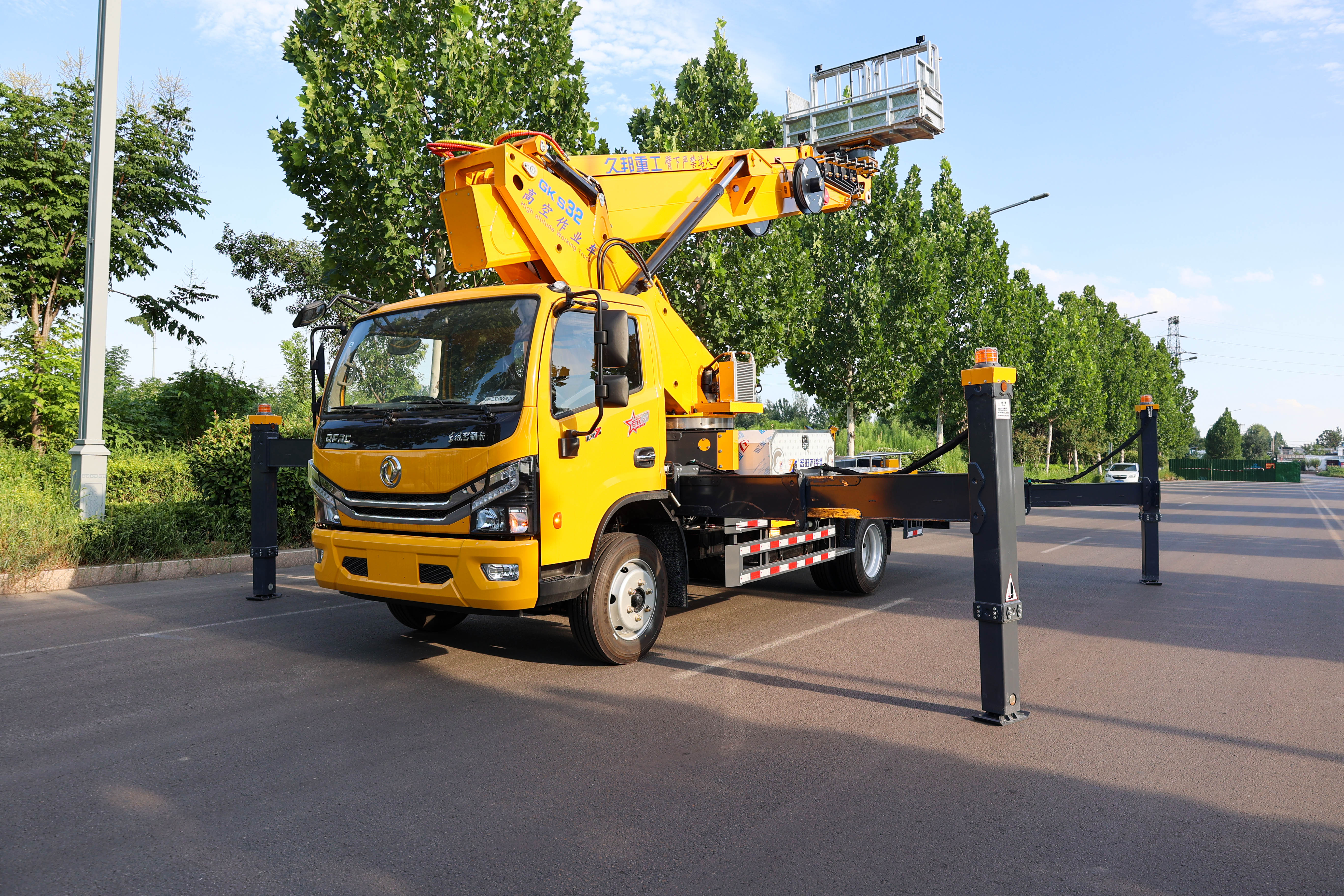 GKS32 aerial pick-up truck with basket high platform telescopic boom operating truck for sale