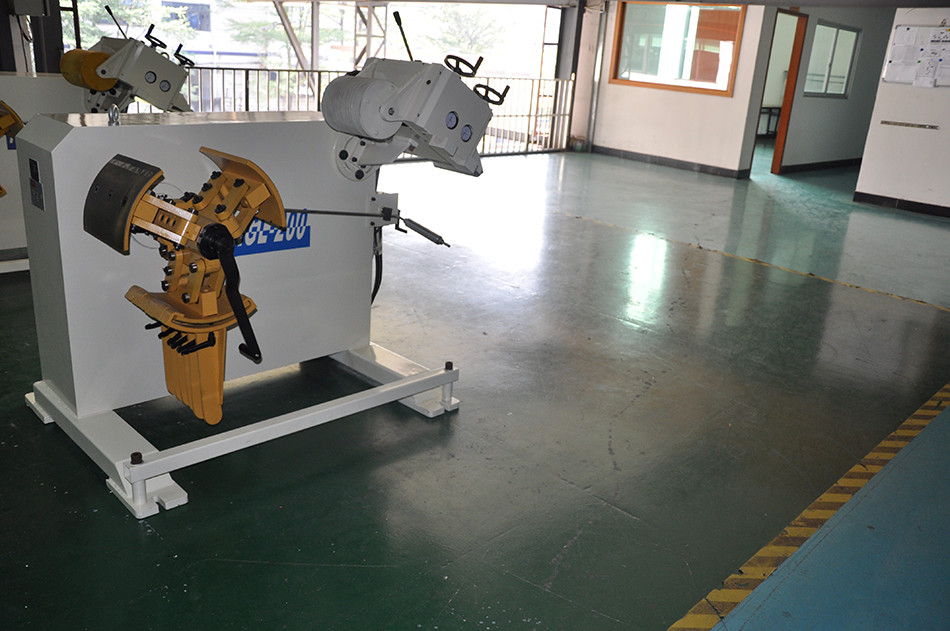 Line Speed 16 Meter Per Minute Mandrel Expansion Uncoiler With Straightener