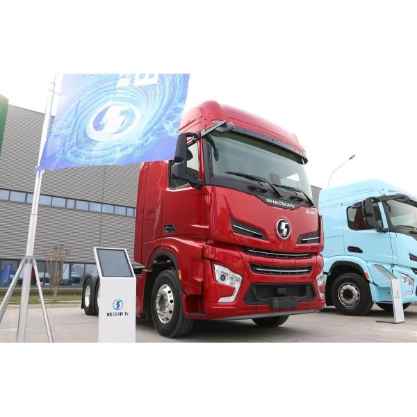 Customer'S Requirement 8 Ton Sleeper Semi 6X4 Tractor Truck Head With Weichai Engine