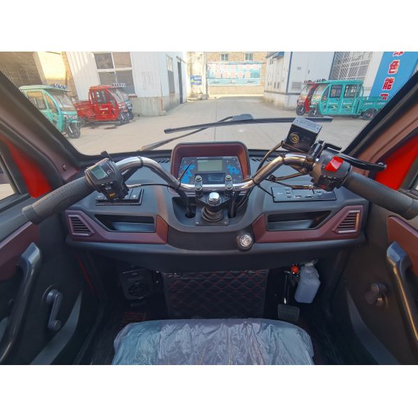 Gasoline Powered Enclosed Motorized Passenger Tricycle With Multi Colors Max Speed 70km/H