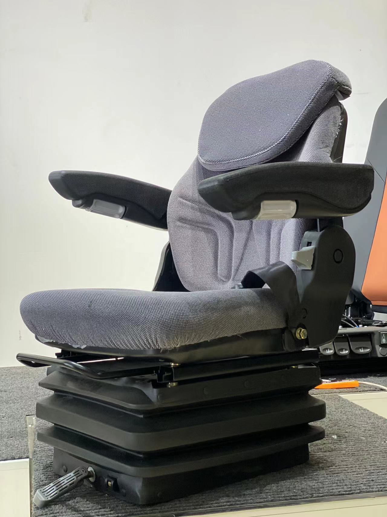 John Deere Deluxe Mechanical Suspension Tractor Seat Adjustable Weight Suspension