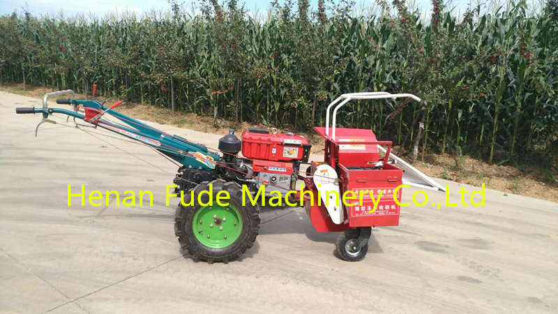 Small corn harvesting machine,maize harvesting machine