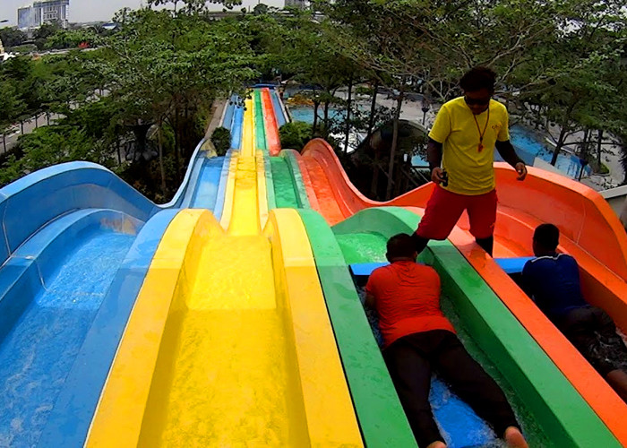 Durable Adult Water Slide Free Fall Slide 780 Persons / Hour Sliding Mode