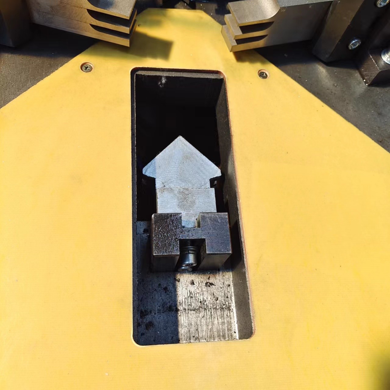 Synchronous Aluminum Window Corner Crimping Machine Lifting Type