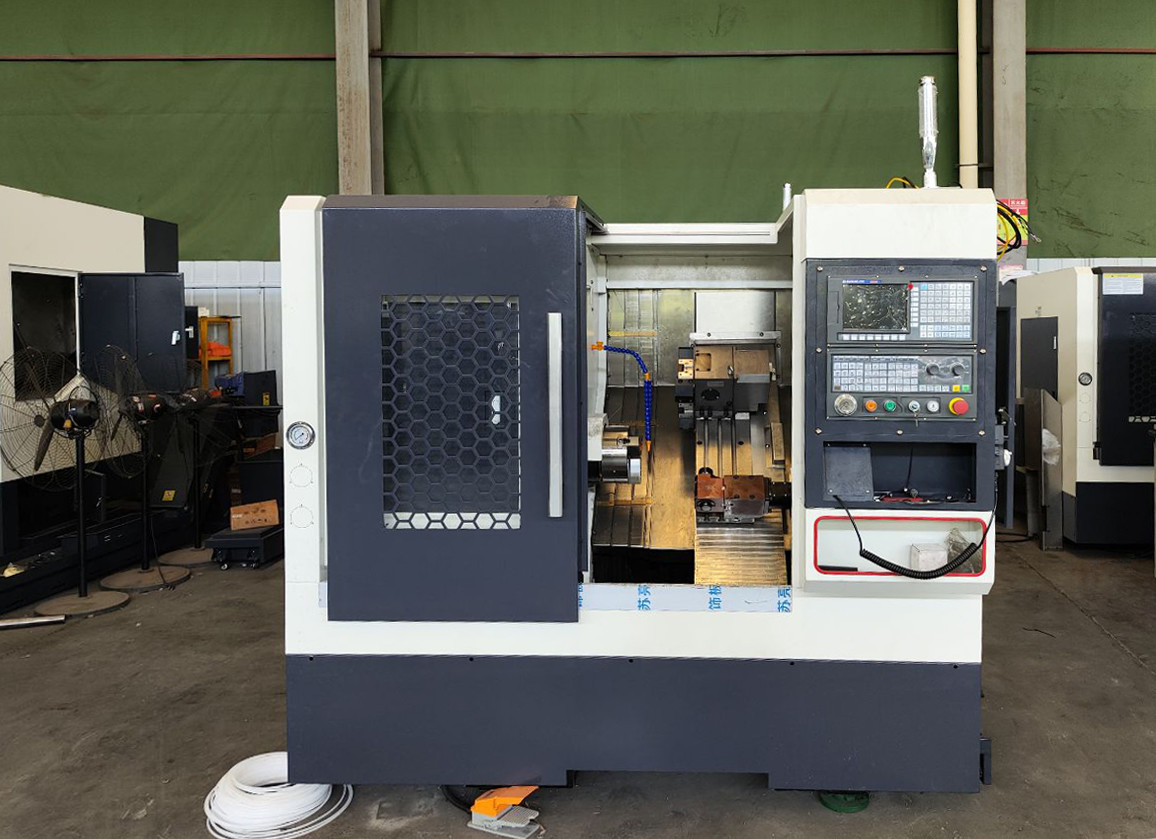 Cnc Lathe Slant Bed Machine TCK40 45 Inclined White And Black Gang Type 3500rpm