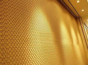 Gold Metal 1.5mm Decorative Wire Mesh Chain Link Fence Screen Customization