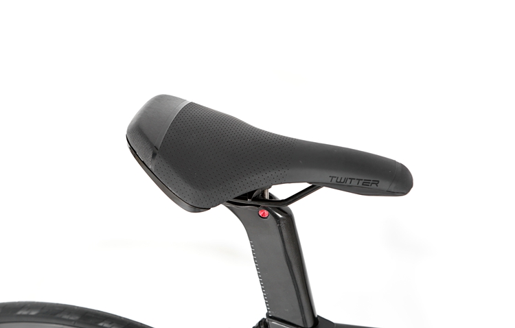 Men's V Brake Carbon Fiber Road Bike with Shimano 105/R7000-22S Derailleur Lever and 22 Speed on Carbon Frame 700c