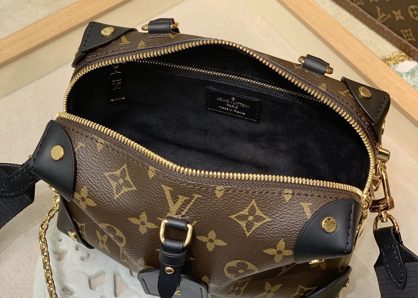 Off White 20cm Leather Chain Crossbody Bag With Top Handle