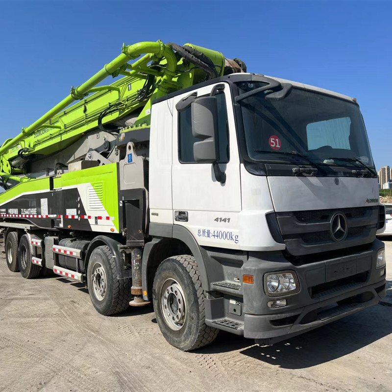 Zoomlion Machinery Used Concrete Pump Truck , 56m Truck Mounted Concrete Pump