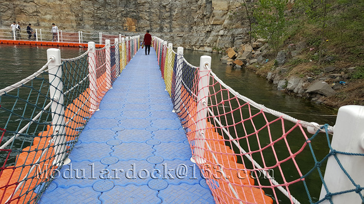 Inflatable plastic hdpe moular floating pontoon bridge for sale