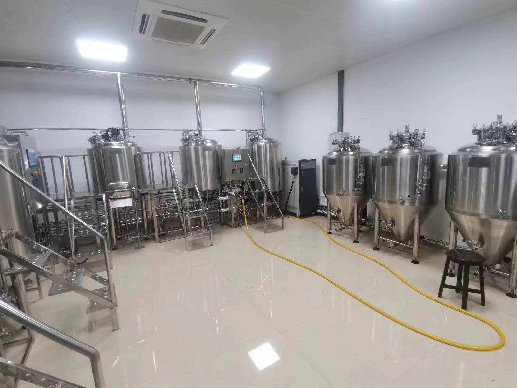 Revolutionize Your Brewing Process with the 200 KG Homebrewery 200L Conical Fermenter