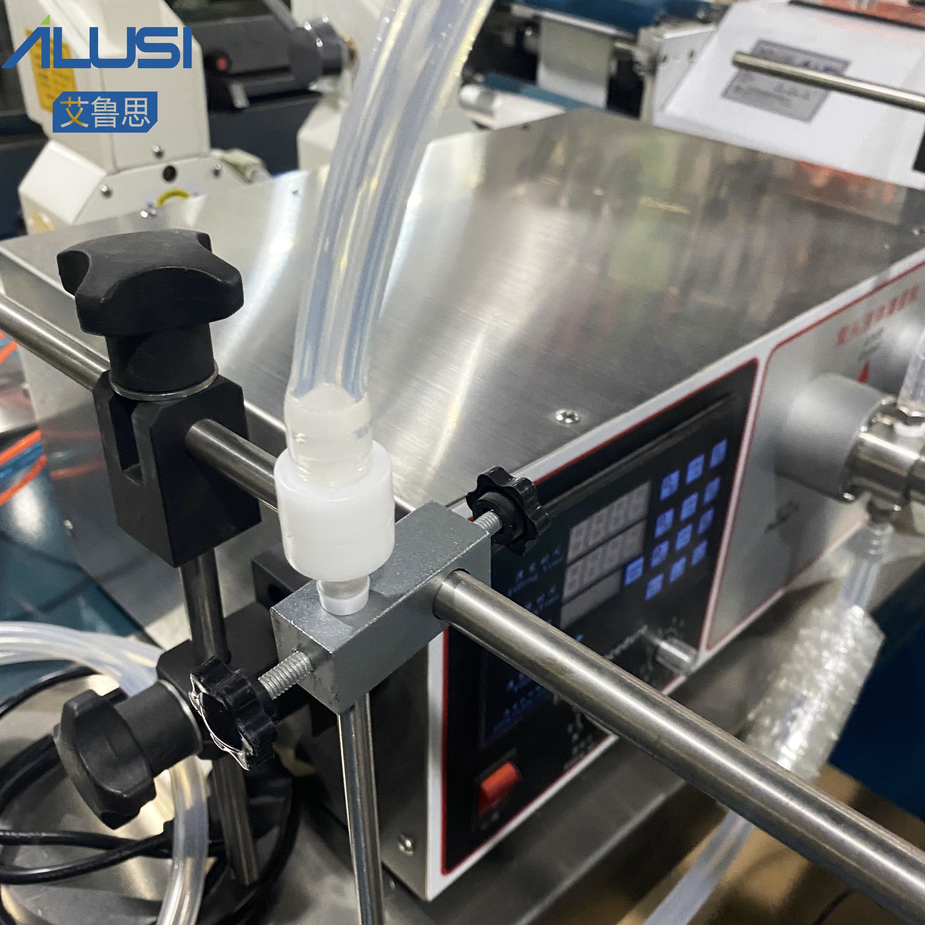 Double Head Magnetic Pump Liquid Filling Machine Liquor Beverage Edible Oil