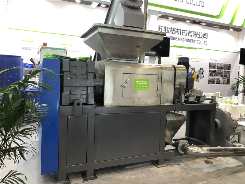 PP PE Plastic Recycling Pelletizer Machine Squeezer Dewatering