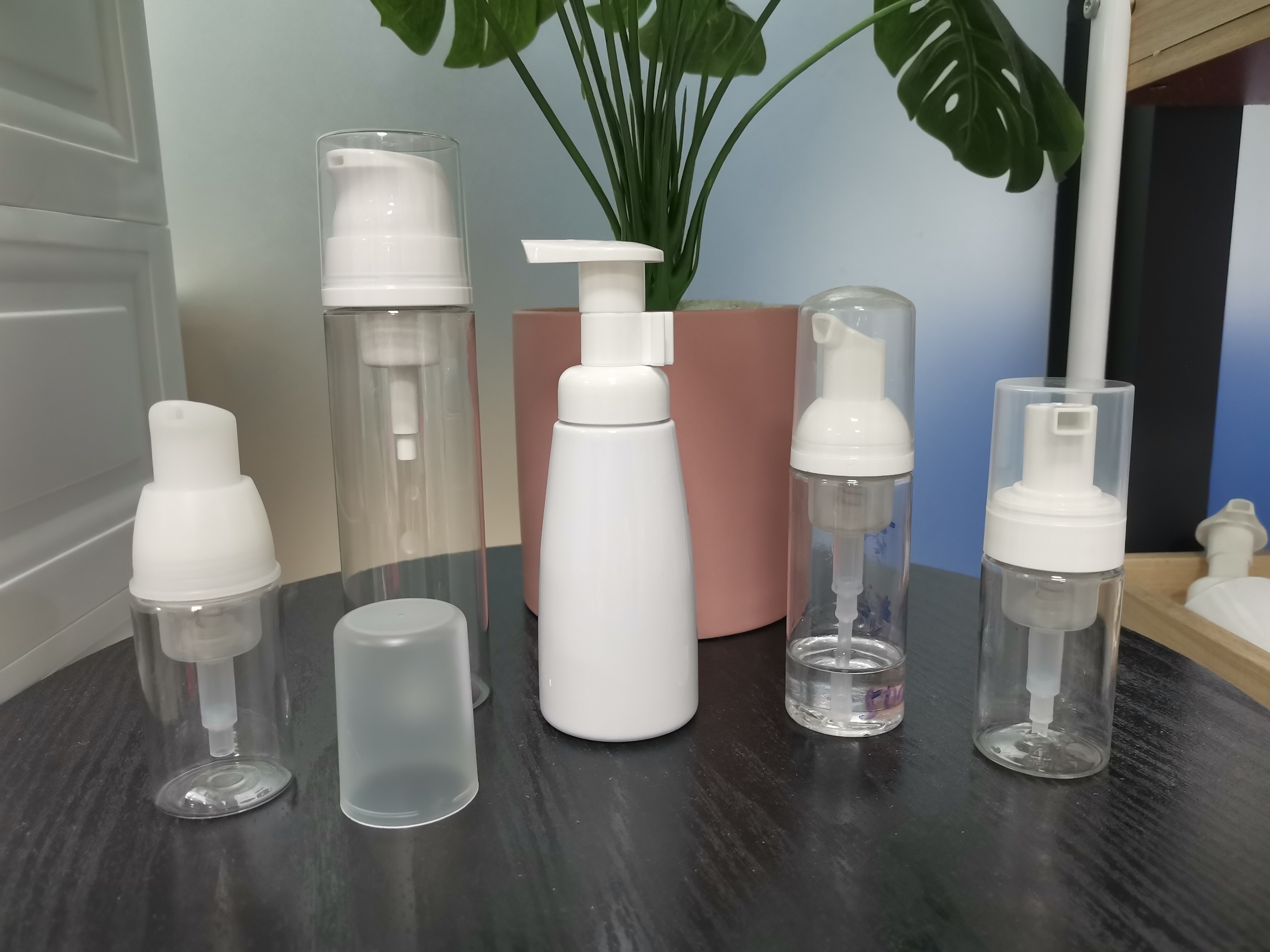 Plastic Mini Foam Pump WithOutside Core For Precise 0.4cc Dispensing Left-right/clip Lock