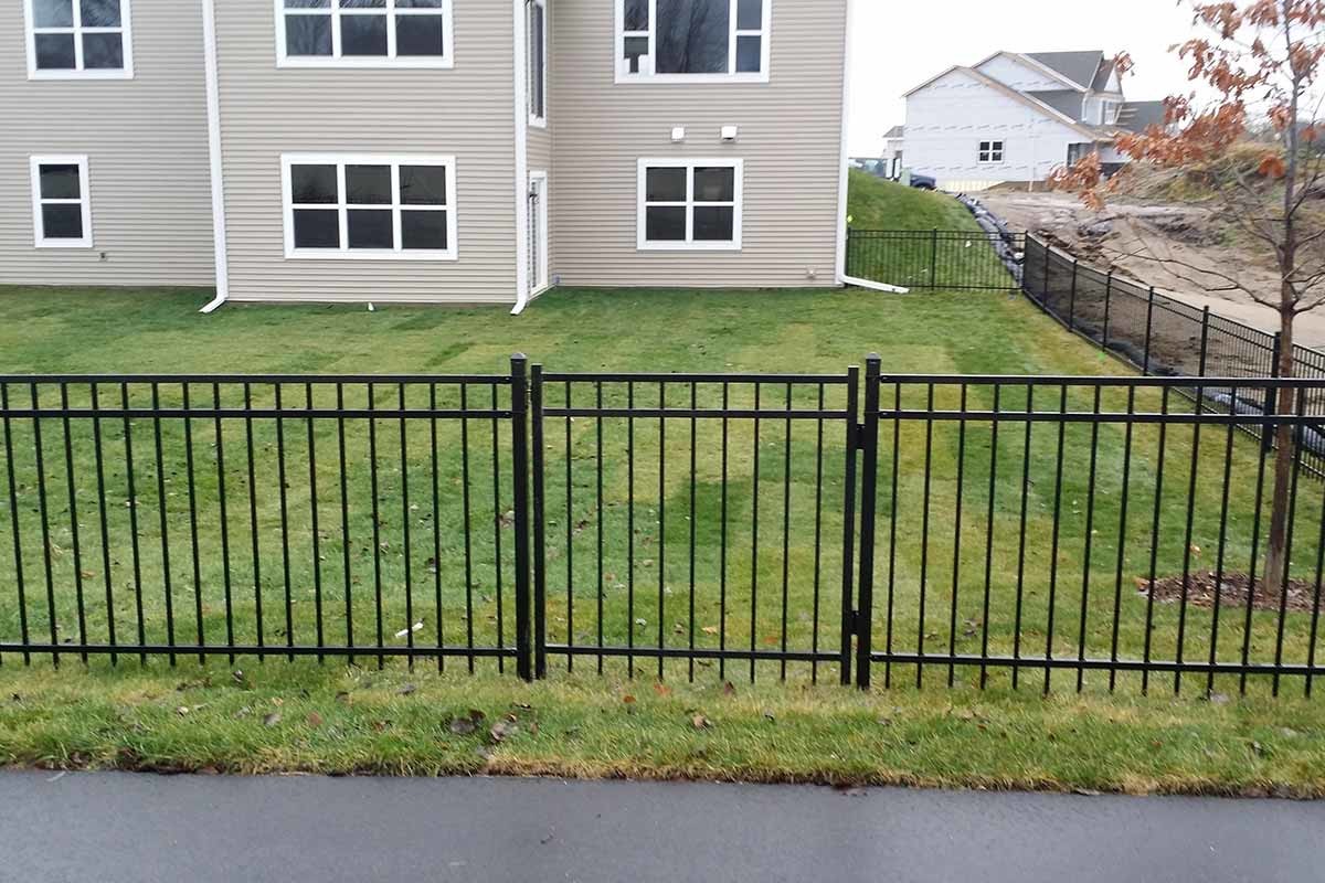 CE PVC Coated Flat Top Iron Fence , 4ft High Outdoor Pool Fence