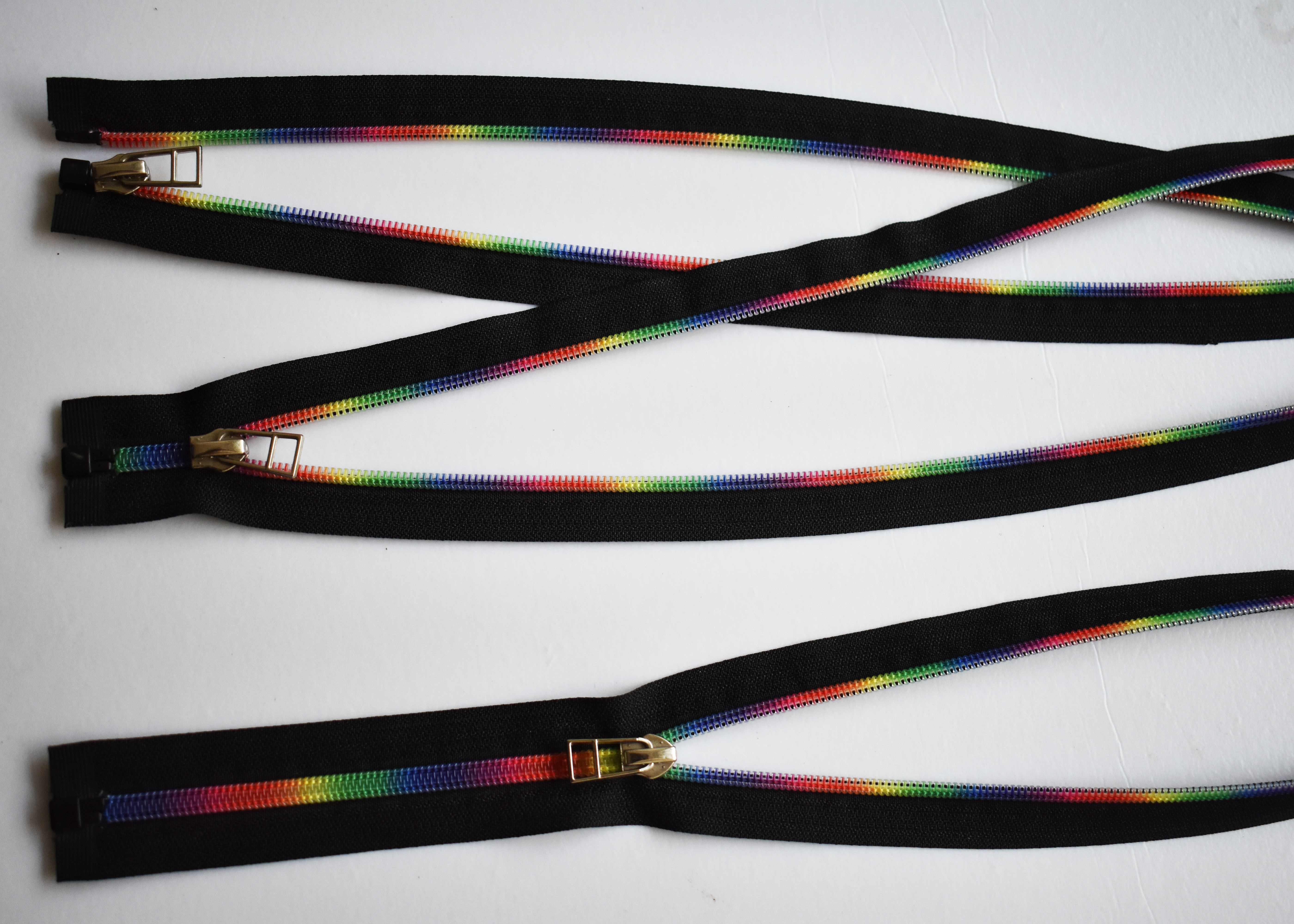 Plastic Type Sewing Notions Zippers , rainbow teeth multi colored zipperr for garment
