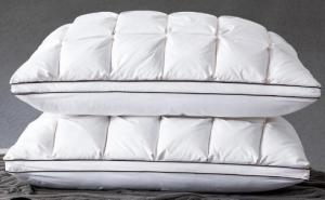 China Hotel 50% Super Soft Down Pillow Breathability Soft Fluffy Luxury Features Gusset Pillow wholesale