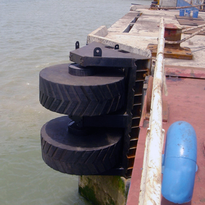 Durable Marine Dock Roller Fenders PIANC2002 Standard For Vessels