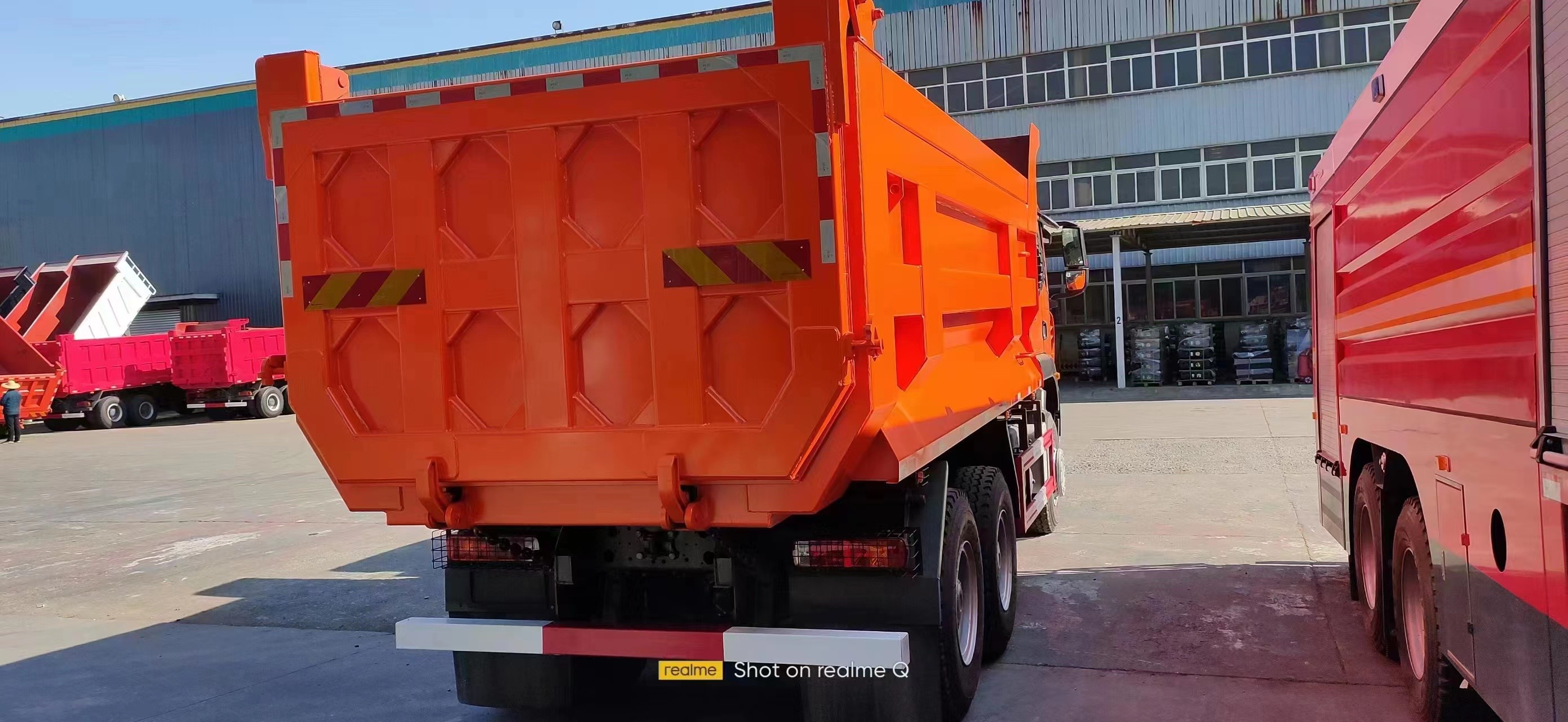 Howo Truck Euro 5 Howo 6*4 TX 336hp Brand New Front Side Hydraulic Lifting 10 tires