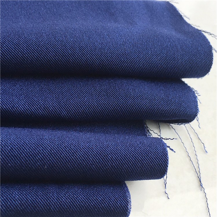 100% Polyester 220D Twisted Twill Woven Gabardine Fabric in Workshop Uniform Cloth