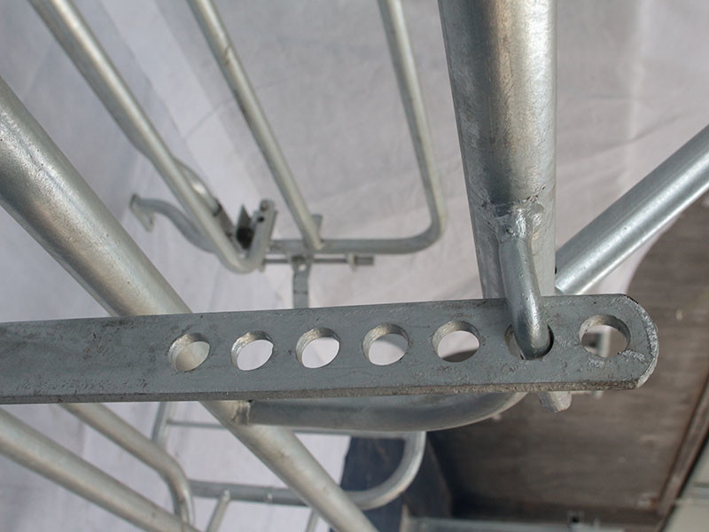 High quality cheap price automatic farrowing crate for pigs sow sty farming equipment for sale