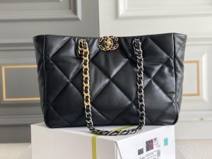 China Casual Lambskin Chanel Classic Lambskin Bag Plain Party Office Style wholesale