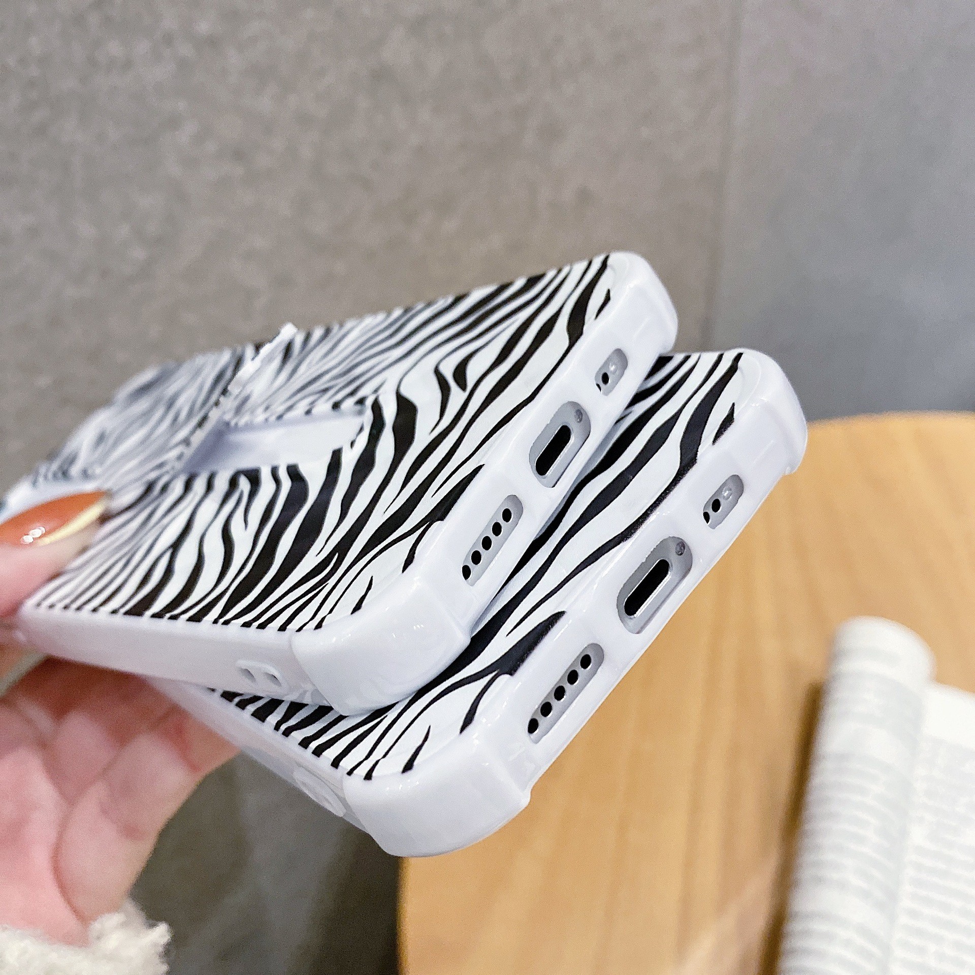 Shock Free TPU Material Mobile Case Rugged Corners Built In Stand Zebra Look
