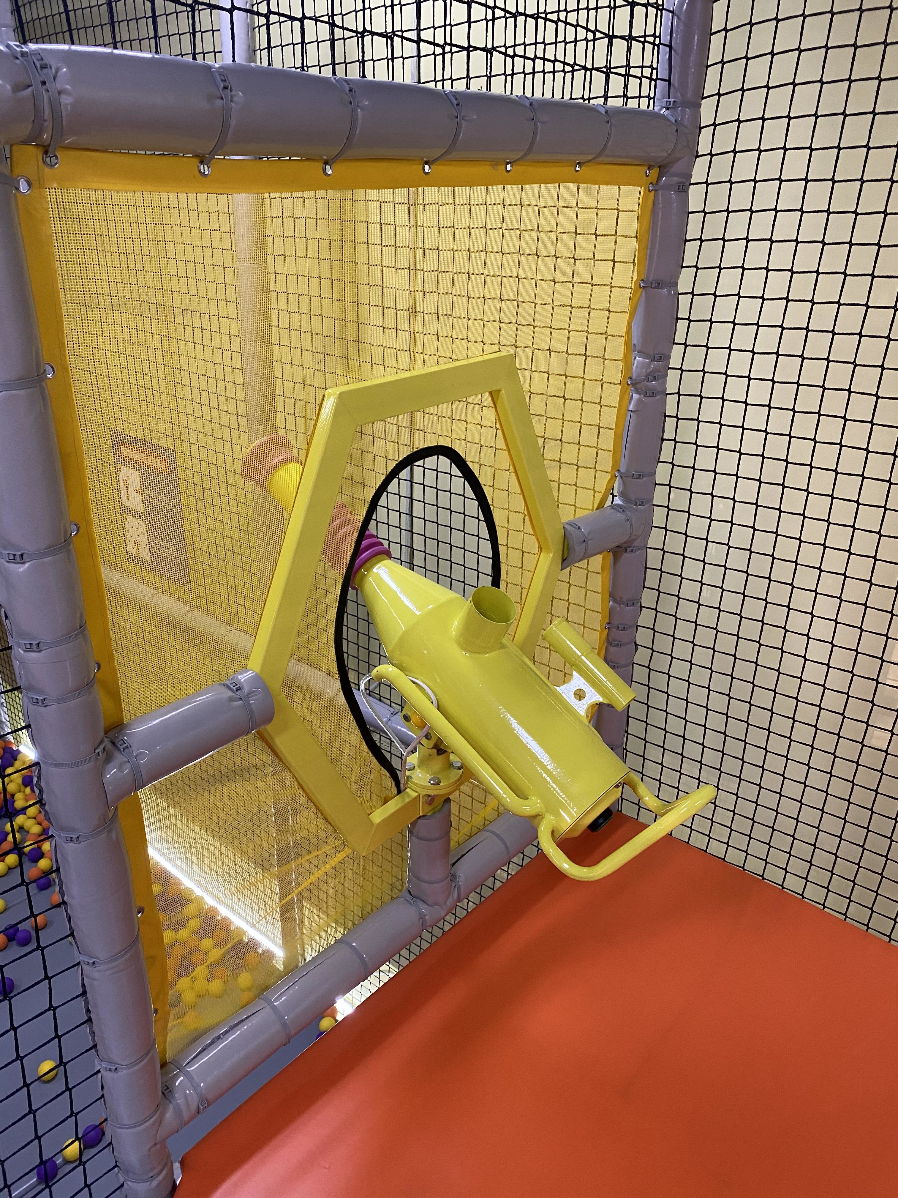 Multiple colors Ball Cannon Machine For Indoor Playground Equipment