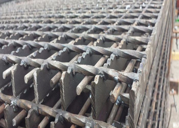 OEM Galvanizing Serrated Steel Bar Fence Grating For Driveways
