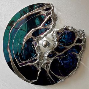 China Metal Round Wall Object Mirror Decoration Unique Interior Welding Design wholesale