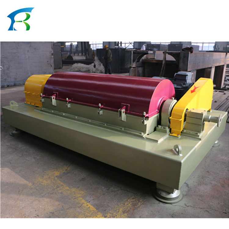 Horizontal Type Spiral Decanter Centrifugal Machine For Water Treatment