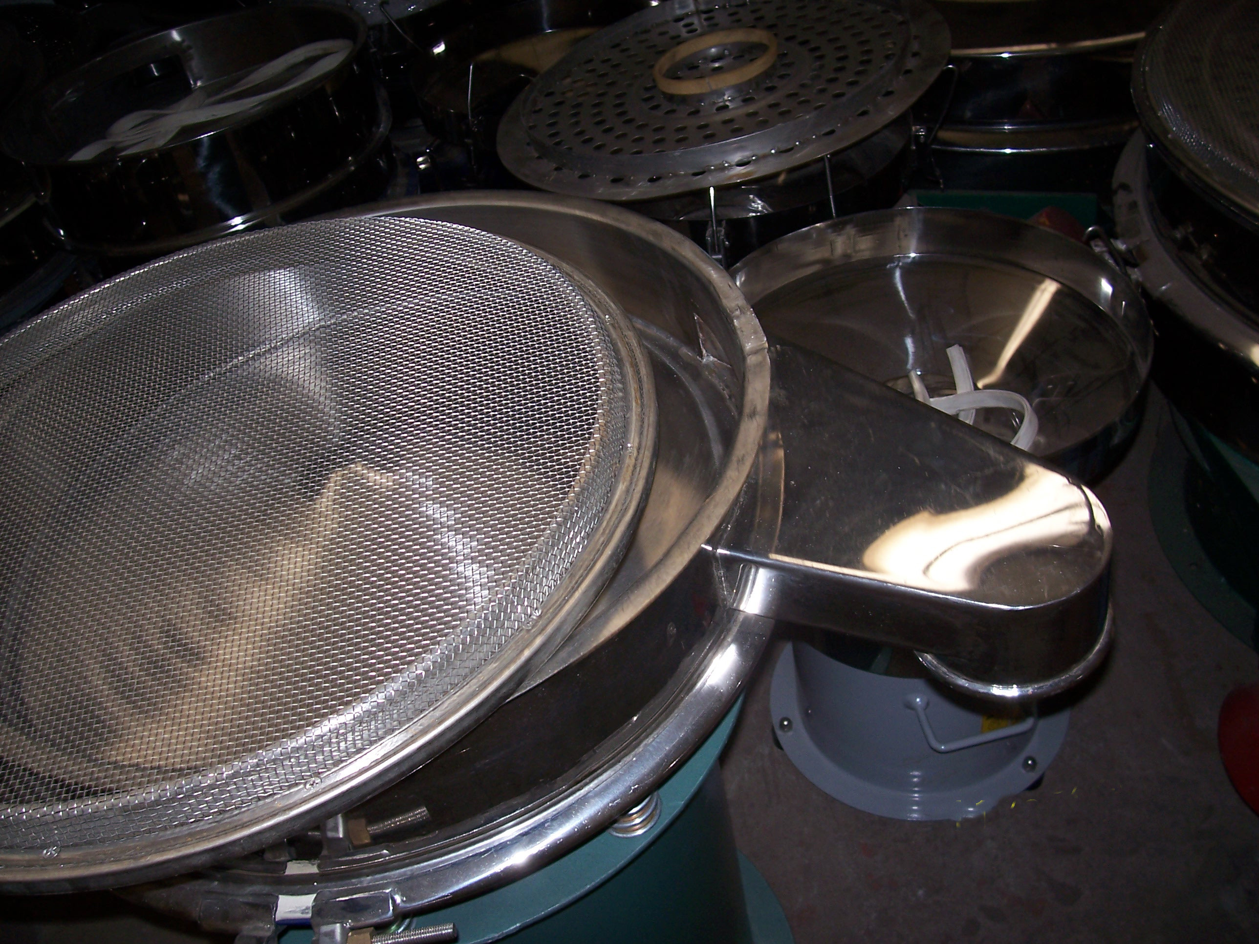 20Kg - 3000Kg Vibrating Screen Sieve Separator Machine For Pharmaceutical Industry