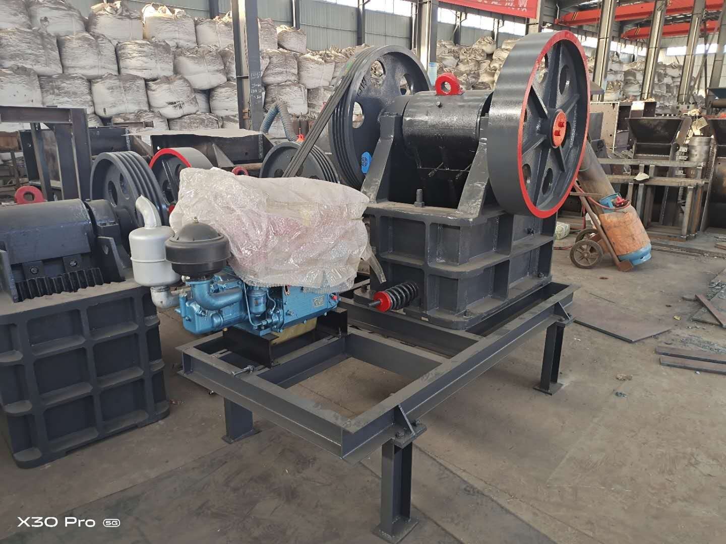 11HP Diesel Engine Jaw Crusher Mining Ore 5 To 40 Ton Per Hour