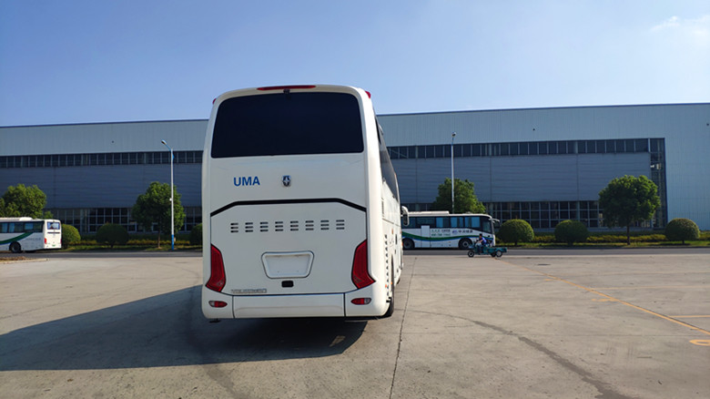 LHD/RHD Cummins 375HP Euro5 51+2 Seats Luxury Coach Bus YBL6128SD for Peru