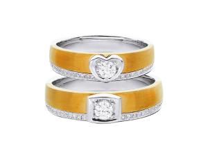 China Heavy Texture Inlaid Diamond 10g Gold Engagement Couple Rings wholesale
