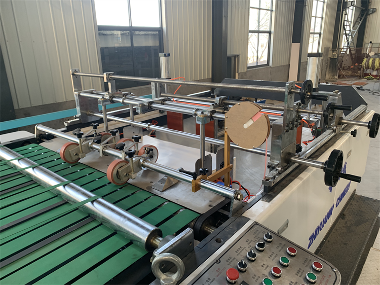 Special Horizontal Paper Roll Machine with Cutting Capability of 40-450 and 8Kw Power