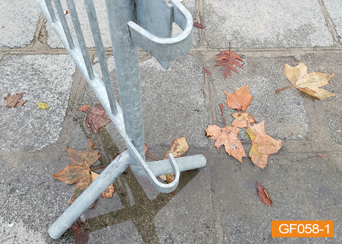 Bridge Shaped Foot 2.5m Crowd Control Fencing For Road Security