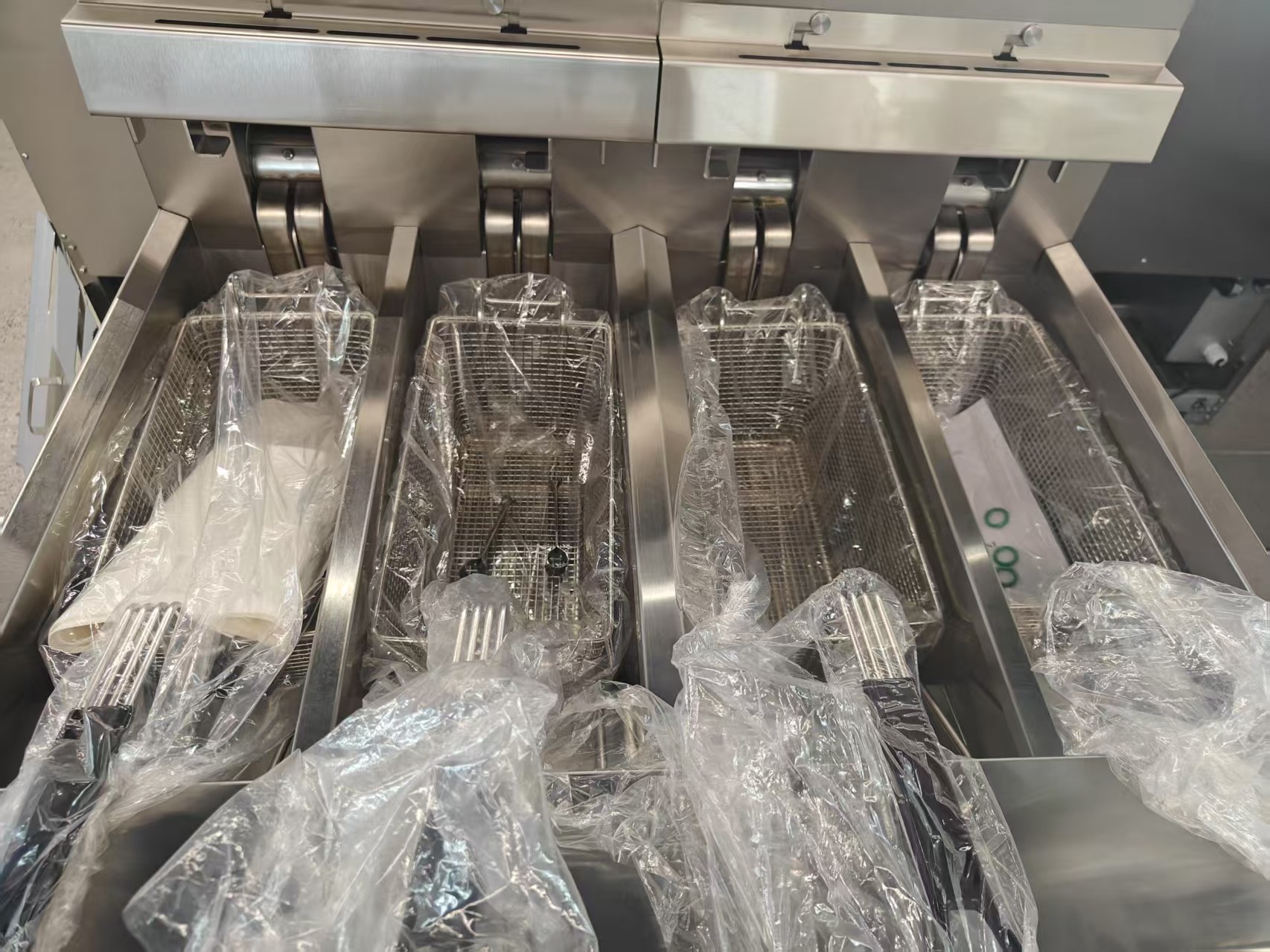 Professional Touchscreen smart panel 4tank 4baskets 28KW 304SUS Electric Chips Open Fryer