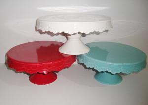 China Stoneware Solid Color Glazed Wedding Cake Stand , Dolomite Birthday Cake Plate wholesale