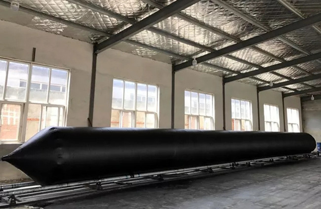 OEM Dry Docking Ship Launching Air Bags , Cylindrical Marine Rubber Airbags