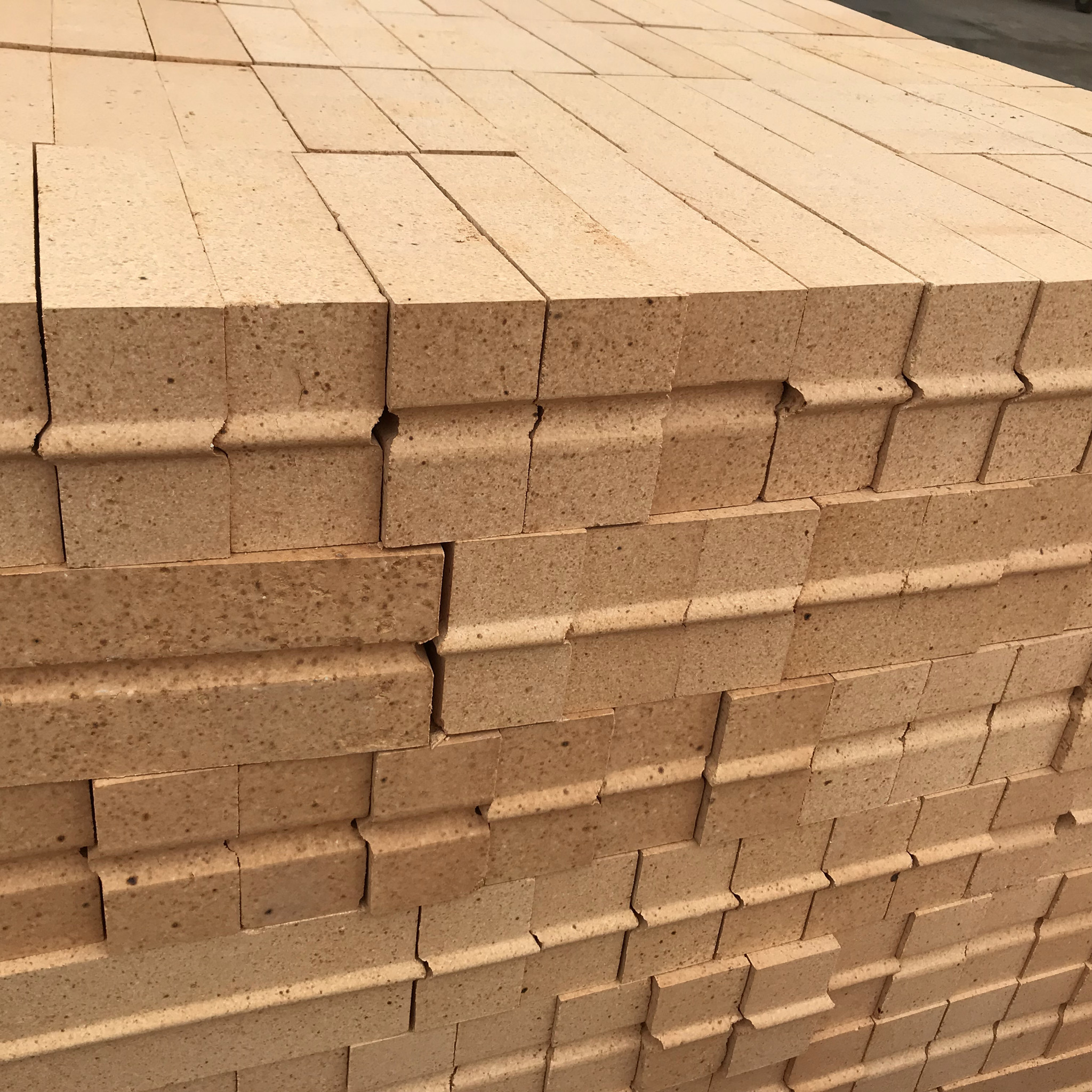 SK32 SK34 Fire Clay Brick with Cold Crush Strength of min 30MPa and a Little CaO Content