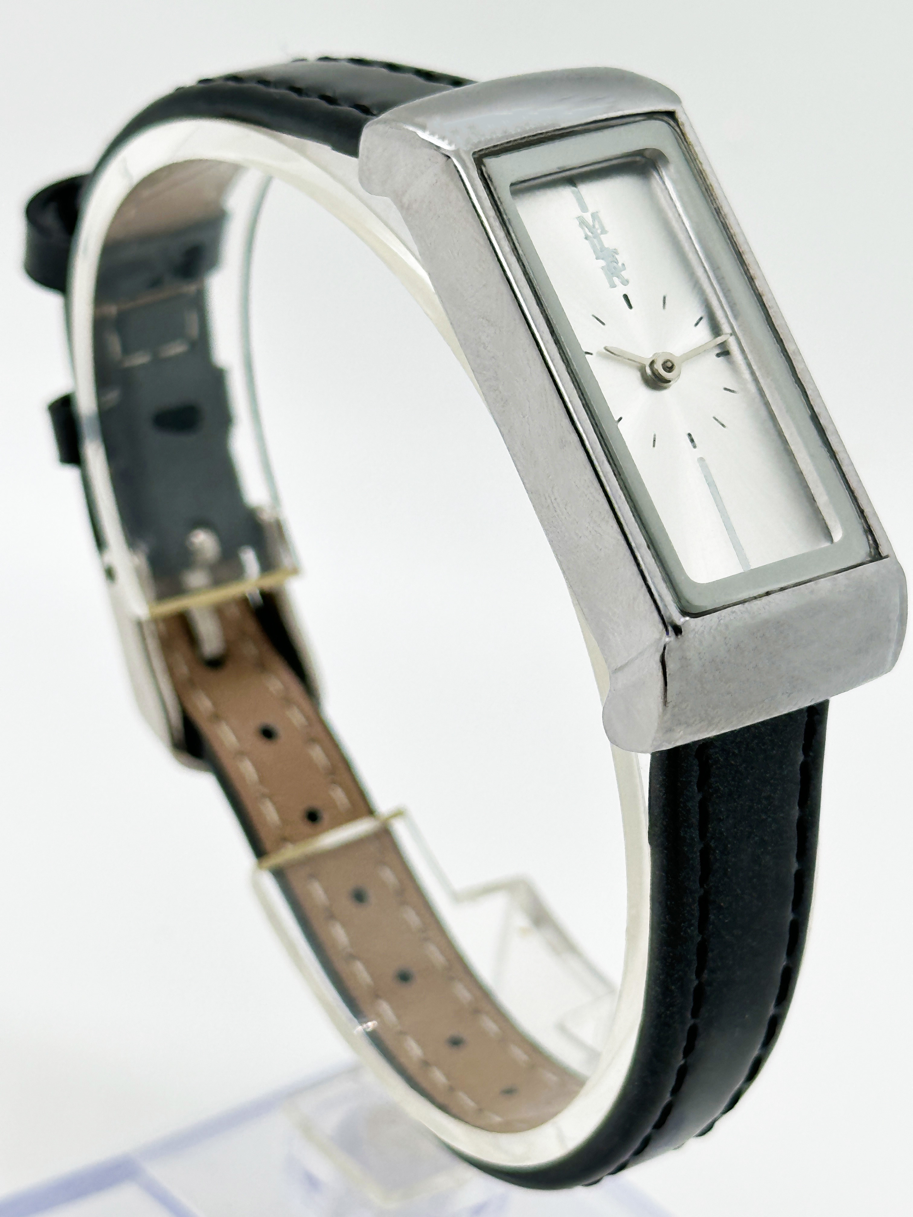 Womens Chic Quartz Watch 30mm Golden Dial Stainless Steel Case Quartz Watch