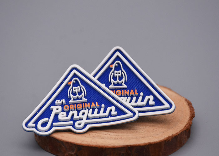 Hot Melt Adhesive Printed Silicone Clothing Labels Customized Twill Back